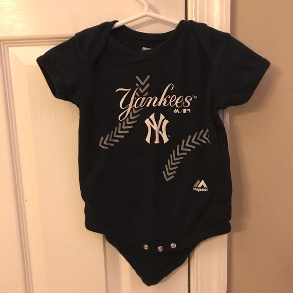 New York Yankees onesie - Picture 2 of 3